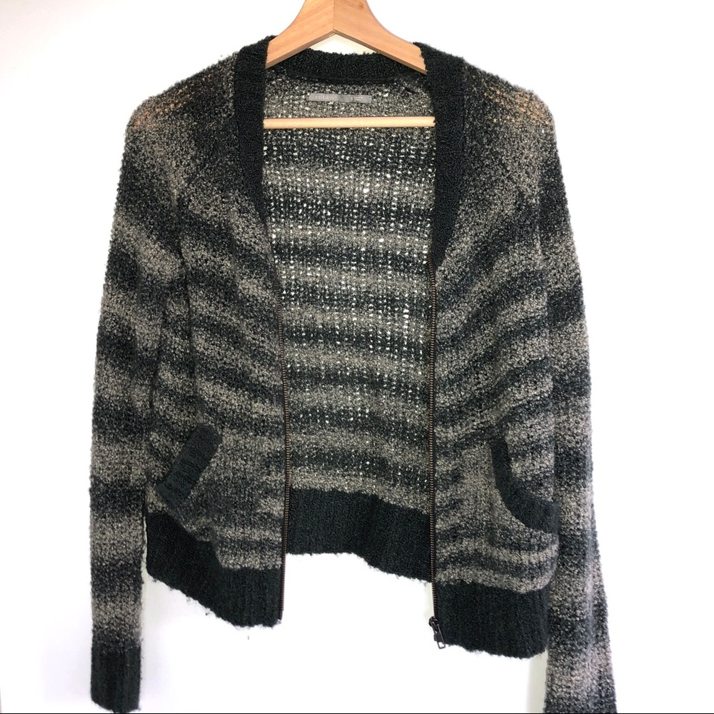 Crewneck zipup lightweight sweater
